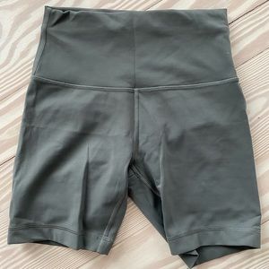 Wunder Train 6” Shorts size 4